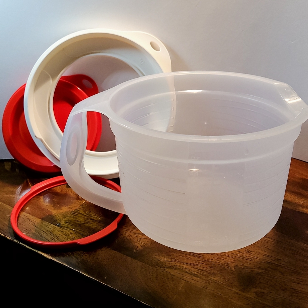 Vintage Tupperware No Mess Mixing Bowl